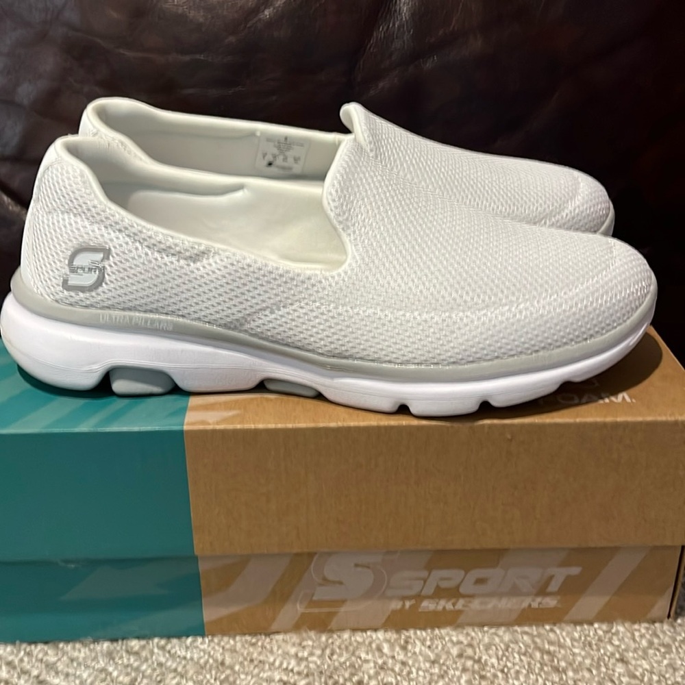 S Sport by Skechers Women's  Zerina Sneakers Size 8. Barely worn. White.
